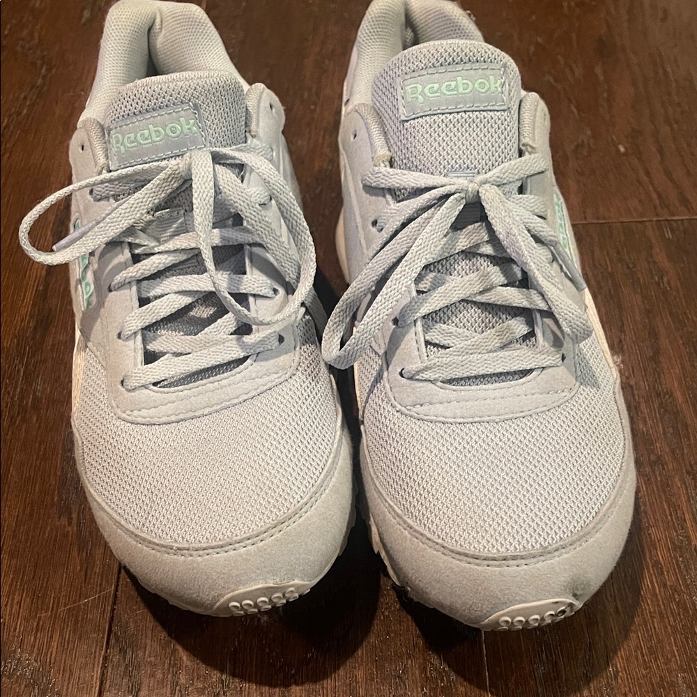 Reebok Women's Light Gray Sneakers